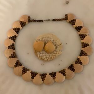 Elegant Brown and Tan Wood Necklace & Earrings Set. NEW/Never Worn!